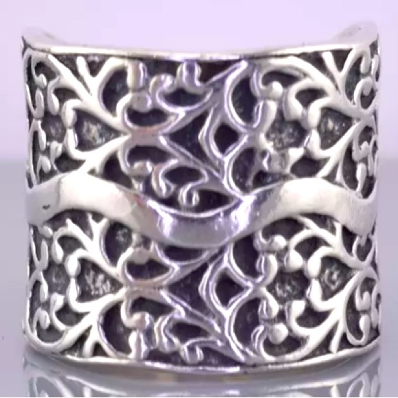Silpada Vintage Rare Sterling Silver
Beautiful Filigree, Scrolled Vine Ring - Picture 8 of 8